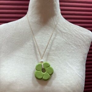 Anthropologie Frasier sterling floral

Flower pendant